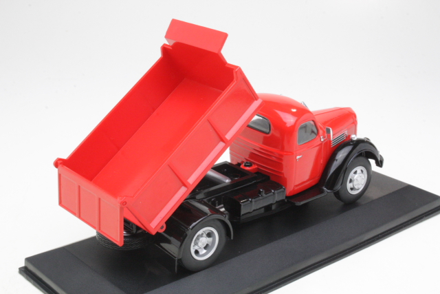 International Harvester KB7 1948, red/black