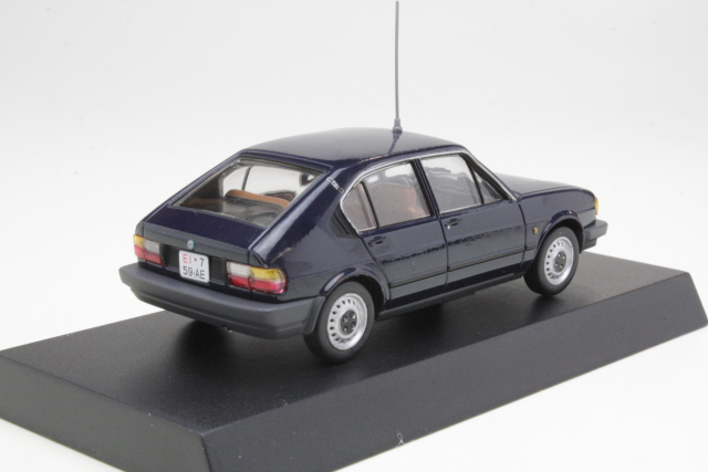 Alfa Romeo Alfasud 1981, tummansininen "Carabinieri"