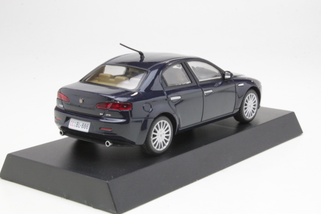 Alfa Romeo 159 2006, tummansininen "Carabinieri"
