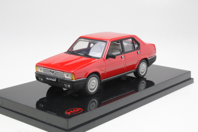 Alfa Romeo 90 Super Berlina 1984, punainen