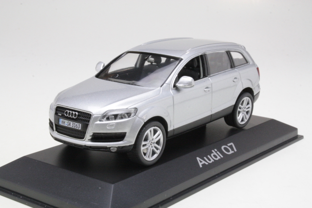 Audi Q7 V8 4.2 FSi 4x4 2006, silver