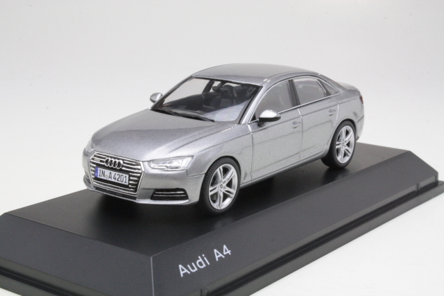 Audi A4 2015, silver