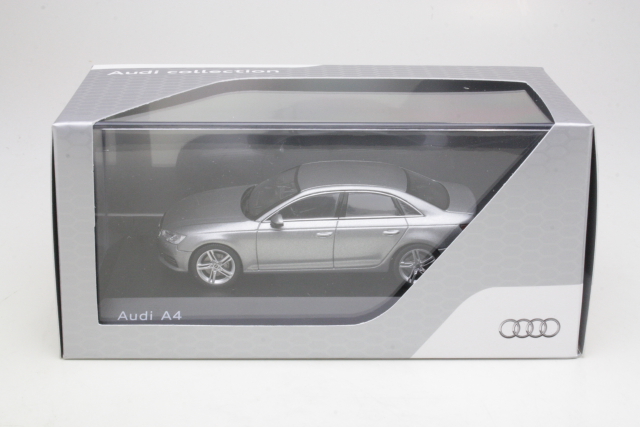Audi A4 2015, silver
