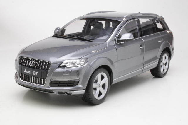 Audi Q7 2010, harmaa