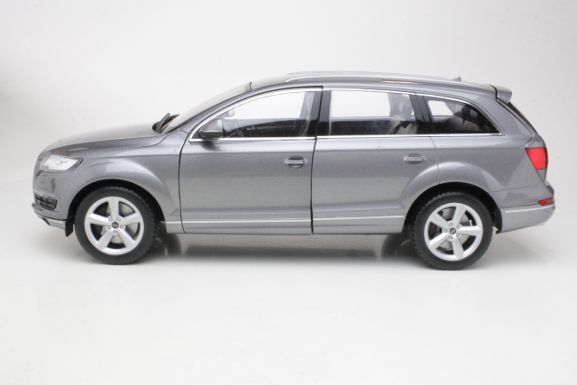 Audi Q7 2010, harmaa