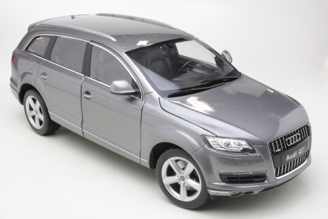 Audi Q7 2010, harmaa