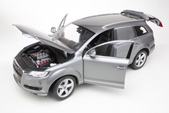 Audi Q7 2010, harmaa