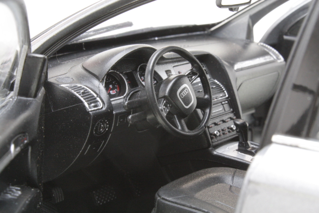 Audi Q7 2010, harmaa - Sulje napsauttamalla kuva