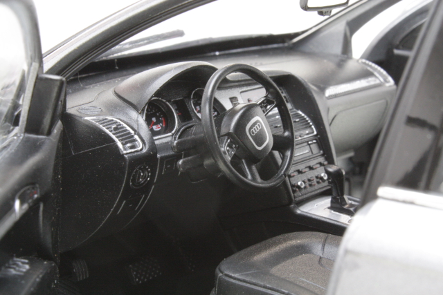 Audi Q7 2010, harmaa