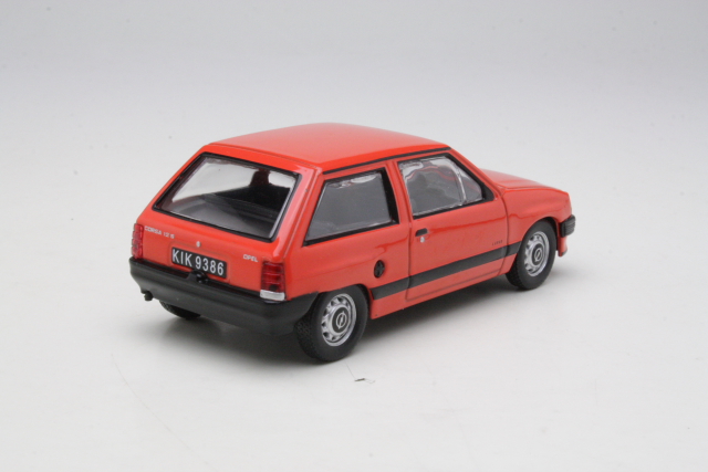 Opel Corsa 1.2S 1982, red