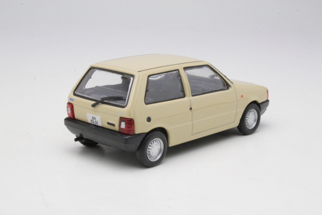 Fiat Uno 45 1987, beige - Sulje napsauttamalla kuva