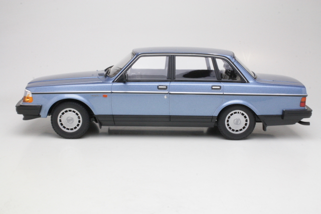 Volvo 240GL 1986, sininen