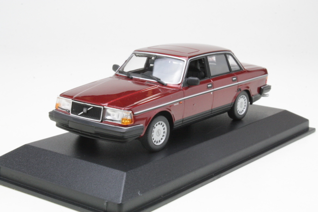 Volvo 240GL 1986, tummanpunainen