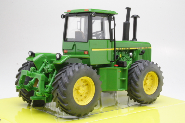 John Deere 8440, green