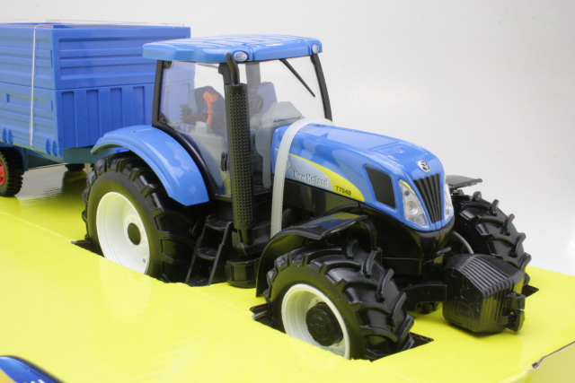 New Holland T7000 + Hay Trailer