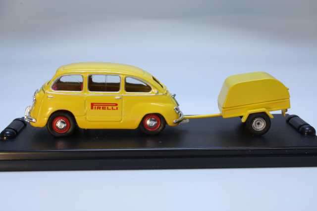 Fiat 600 Multipla ja perävaunu "Pirelli"