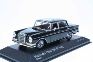 Mercedes 300SE Lang (w112) 1965, musta - Sulje napsauttamalla kuva