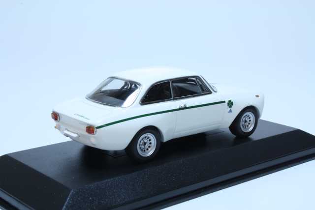 Alfa Romeo GTA 1300 Junior 1970, valkoinen