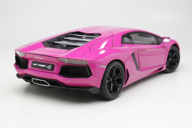 Lamborghini Aventador LP700-4, pinkki - Sulje napsauttamalla kuva