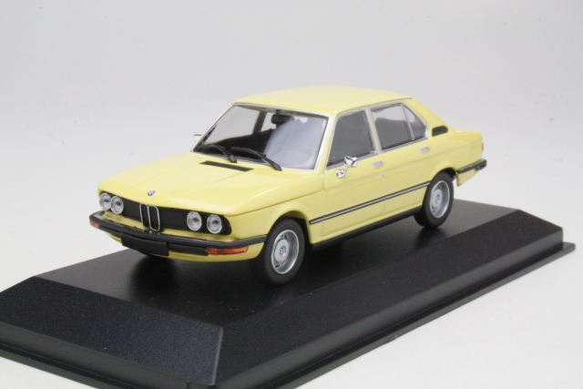 BMW 520 (e12) 1972, light yellow