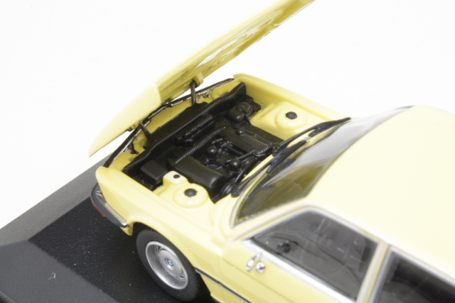 BMW 520 (e12) 1972, light yellow