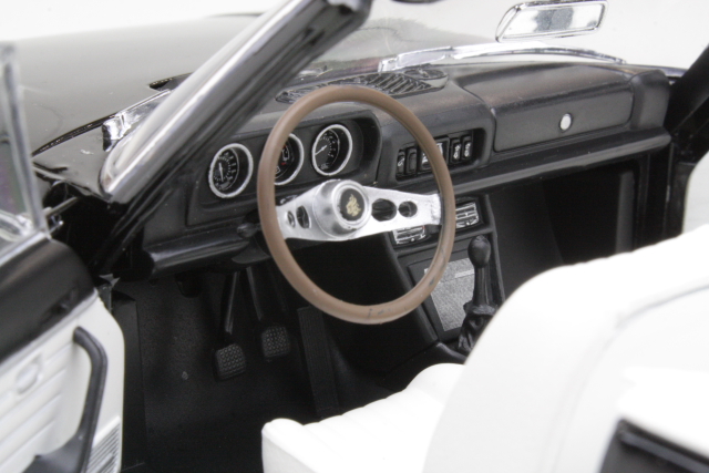 Peugeot 504 Cabriolet 1971, musta