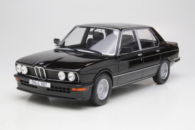 BMW M535i 1980, musta - Sulje napsauttamalla kuva
