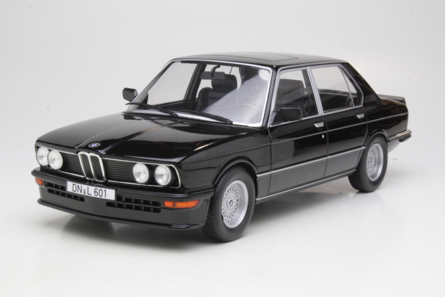 BMW M535i 1980, musta