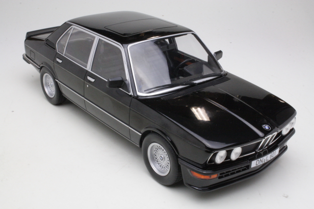 BMW M535i 1980, musta