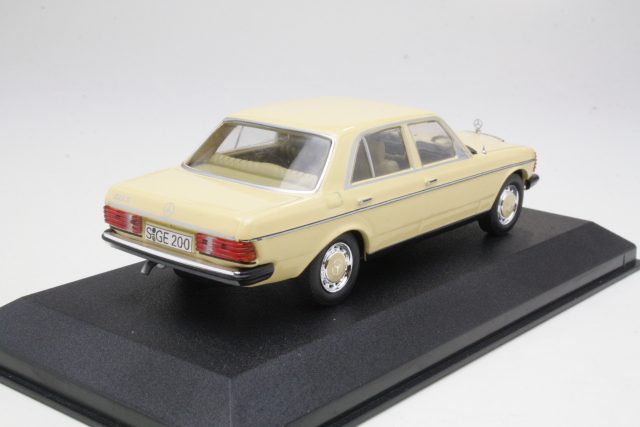 Mercedes 200D (w123) 1976, keltainen