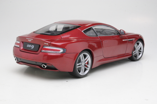 Aston Martin DB9 Coupe 2004, punainen - Sulje napsauttamalla kuva