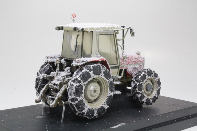 Massey Ferguson 3090, red "Snow Edition"