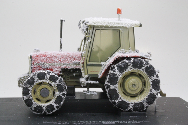 Massey Ferguson 3090, red "Snow Edition"