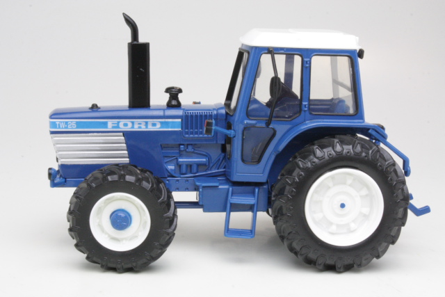 Ford TW-25 1983, sininen