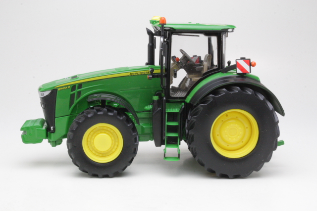 John Deere 8400R, green