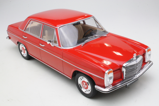 Mercedes 220 (w115) 1973, punainen