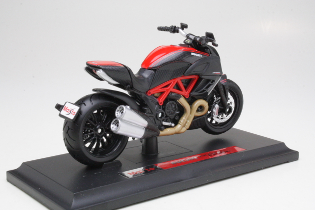 Ducati Diavel Carbon 2011, black/red