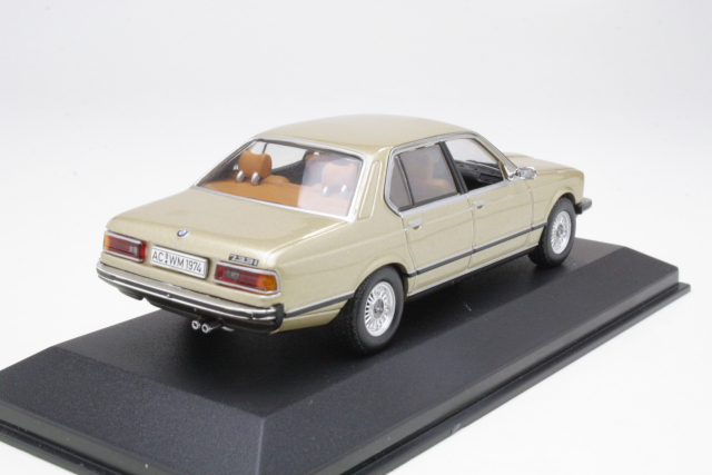 BMW 733i 1977, gold - Click Image to Close