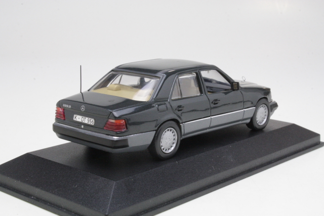 Mercedes 300D (w124) 1990, musta