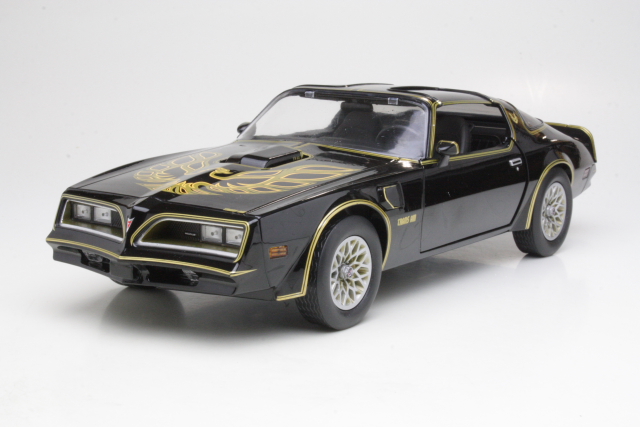 Pontiac Firebird Trans Am 1977, black "Smokey and the Bandit"