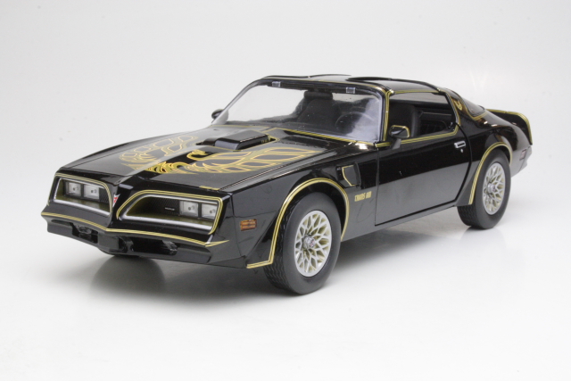 Pontiac Firebird Trans Am 1977, musta "Smokey and the Bandit" - Sulje napsauttamalla kuva