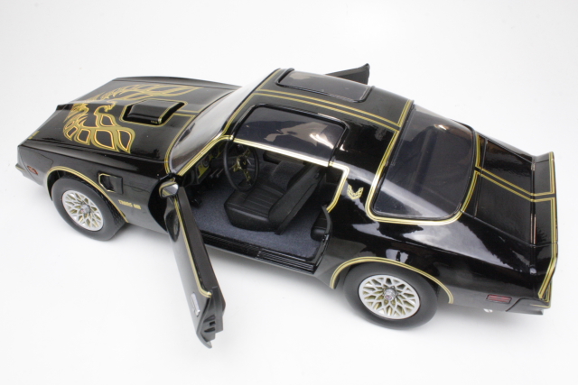 Pontiac Firebird Trans Am 1977, black "Smokey and the Bandit" - Click Image to Close