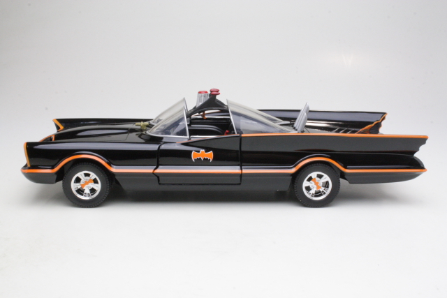 Batmobile 1966 "TV Series" (1:24)