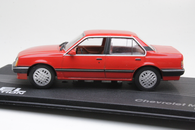 Chevrolet Monza 1982, punainen