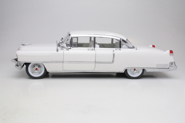 Cadillac Fleetwood Series 60 Special 1955, valkoinen - Sulje napsauttamalla kuva