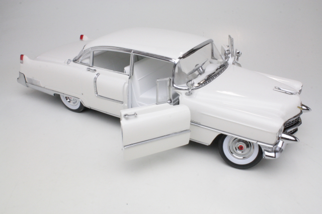 Cadillac Fleetwood Series 60 Special 1955, valkoinen