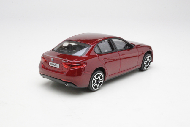 Alfa Romeo Giulia 2016, red