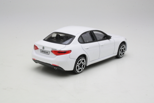 Alfa Romeo Giulia 2016, white