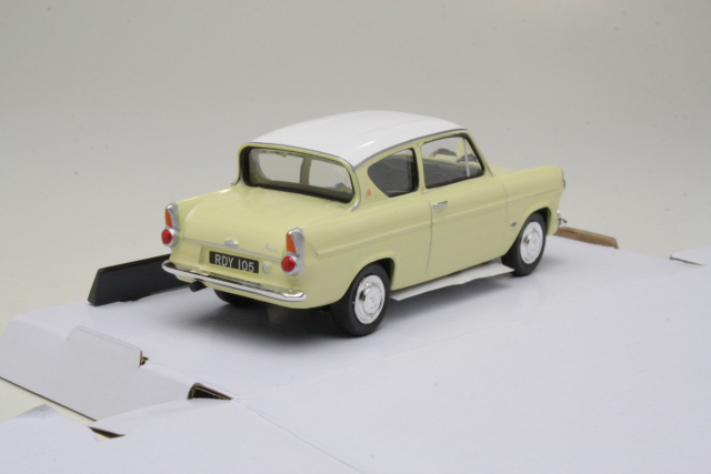 Ford Anglia 105E, yellow