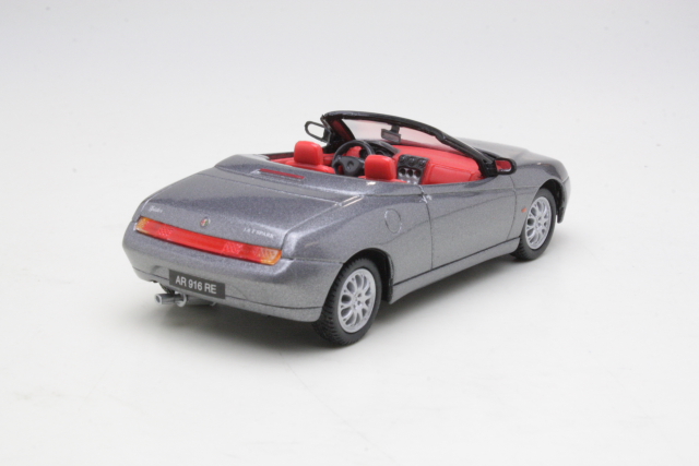 Alfa Romeo Spider 1995, harmaa - Sulje napsauttamalla kuva